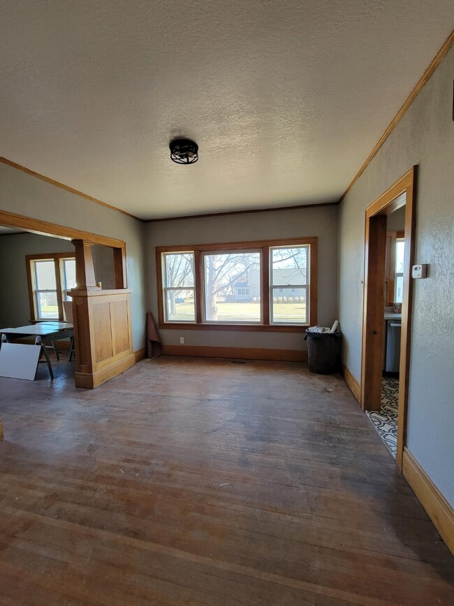Building Photo - 302 Randall St