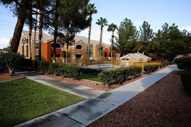 Building Photo - SW - CONDO - 2 BEDROOM - 1ST FLOOR