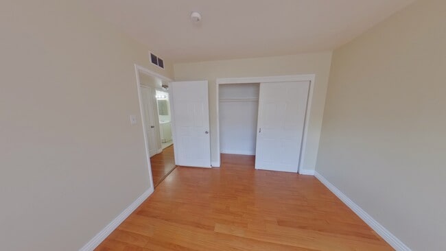 Foto del edificio - 512 North Cir