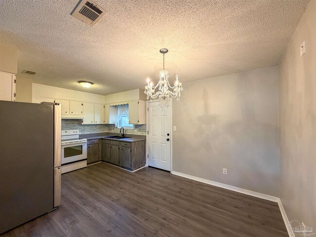 Building Photo - 1965 Brentco Rd