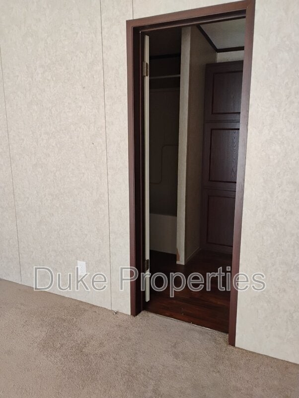 Building Photo - 29 Maple Dr