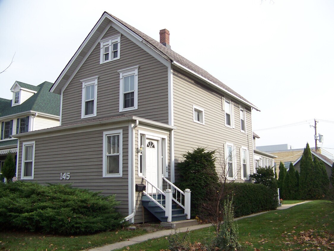 Primary Photo - 145 N Larch Ave