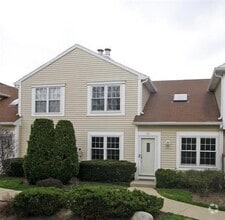 Building Photo - 511 Le Parc Cir
