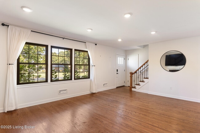 Building Photo - 810 Beechwood Rd