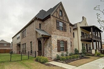 Building Photo - 3853 Wellesley Ave