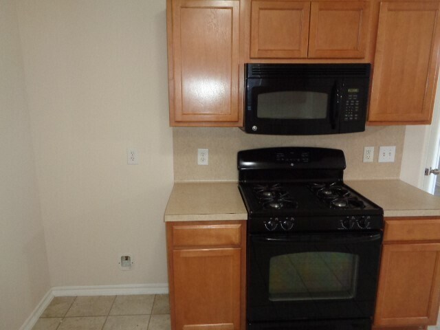 Foto del edificio - 1615 Redbud Grove Ct