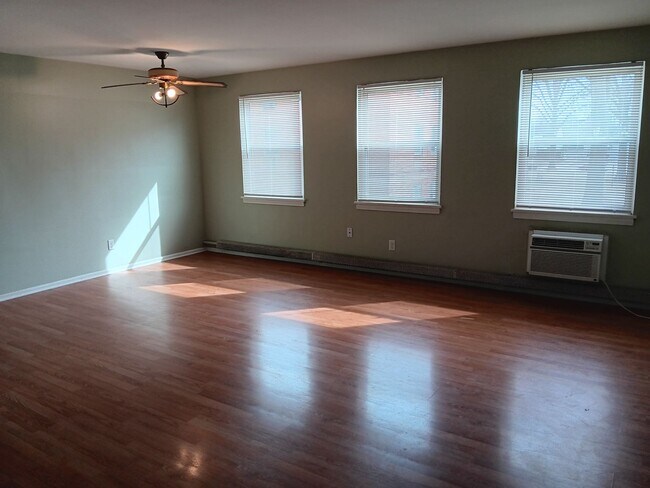 Foto del edificio - 13781 Cedar Rd