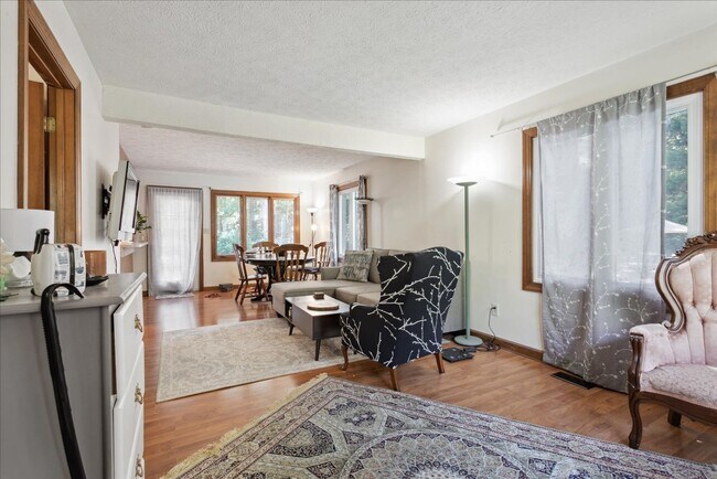 Building Photo - Apartment in Yorktown (1 bed/ 2 bath)