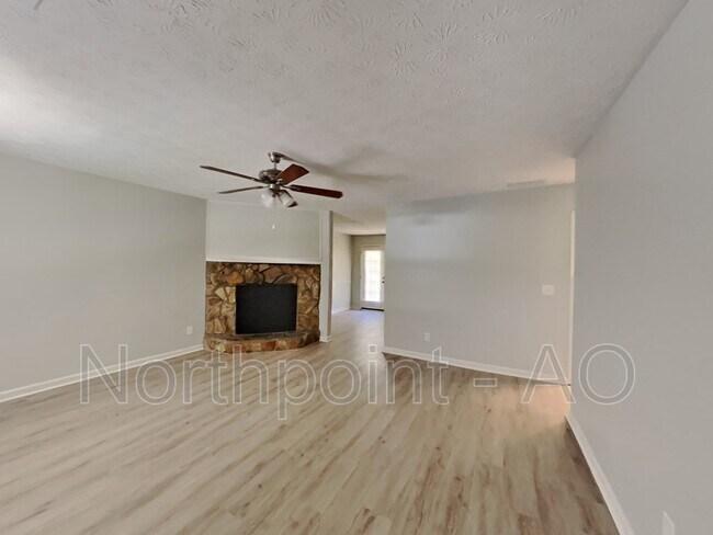 Building Photo - 25 Hidden Pines Dr