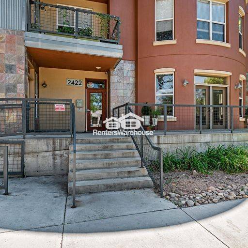 Building Photo - 2422 Tremont Pl