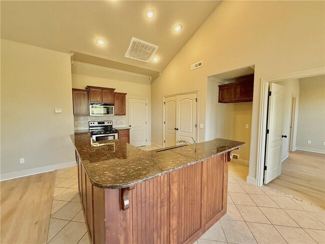 Building Photo - 511 Verona Way