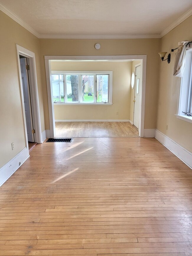 Building Photo - Single family home Birnamwood!!