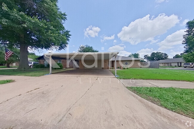 Building Photo - 2501 SW 91st St