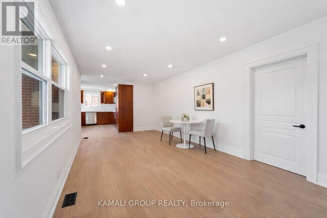 Building Photo - 76 Admiral Rd