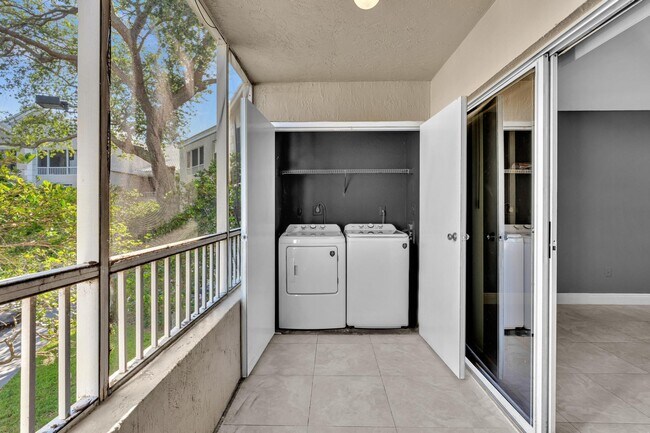 Foto del edificio - 2880 N Oakland Forest Dr