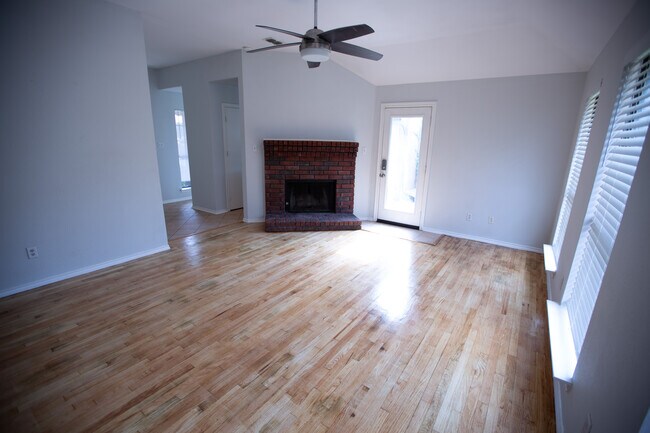 Building Photo - 8640 Malibu St
