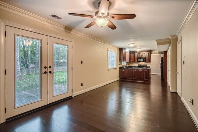 Building Photo - 6402 Holly Knoll Dr