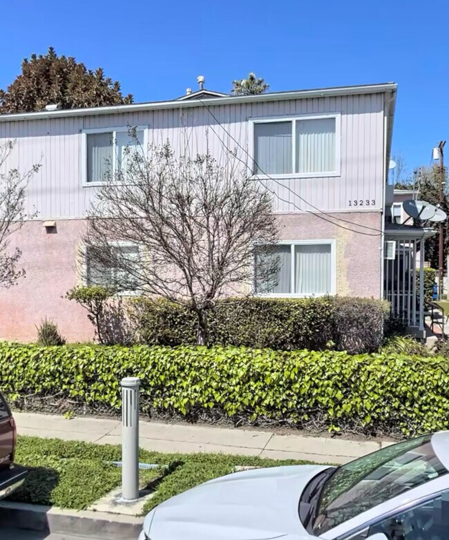 Building Photo - 13233 Oxnard St