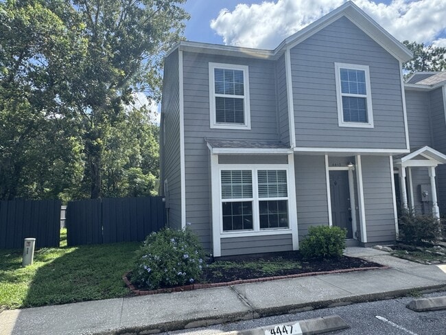 Foto del edificio - 4447 Brook Hollow Cir
