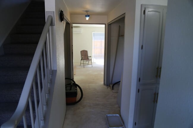 Building Photo - 3 bed/1.5 bath duplex Remodel Done 9/20/2025