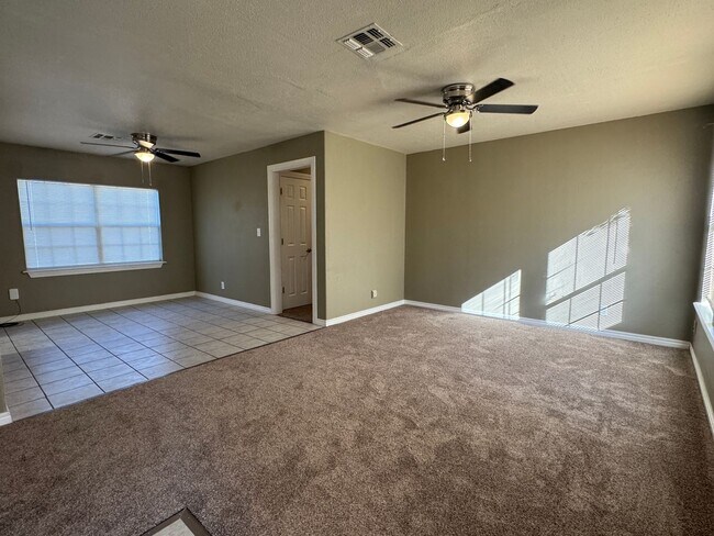 Foto del edificio - 3109 NW Liberty- AVAILABLE NOW!