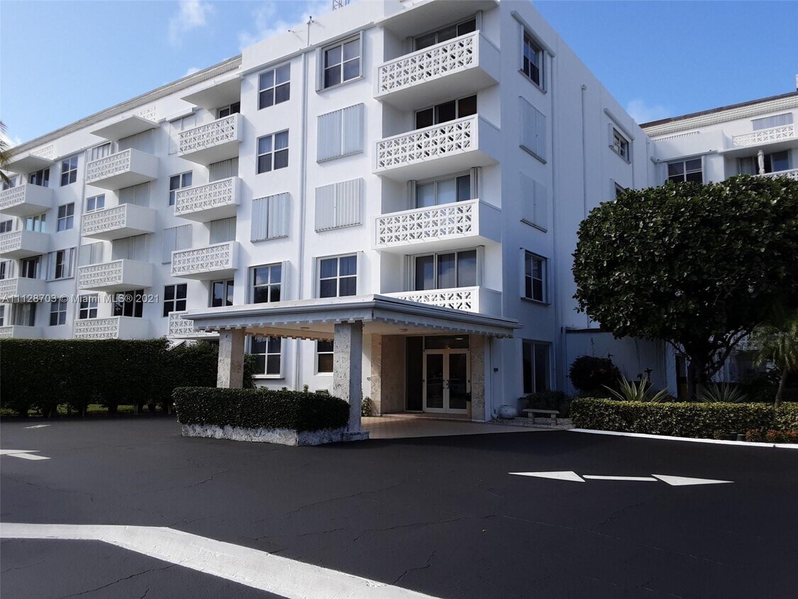 Primary Photo - 2840 S Ocean Blvd