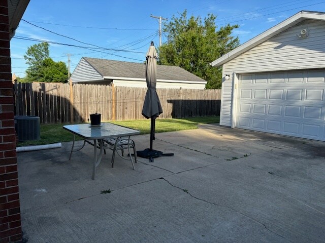privacy fence - 707 Riverbank St