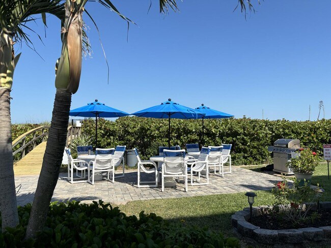 Building Photo - Villa Vista Condo  Available May 1st