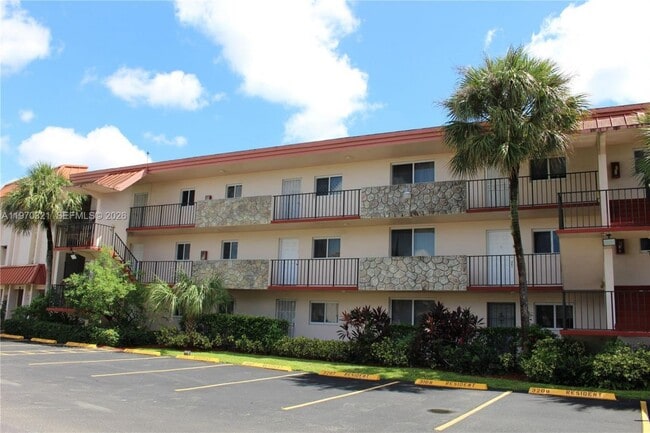 Building Photo - 1080 Del Lago Cir