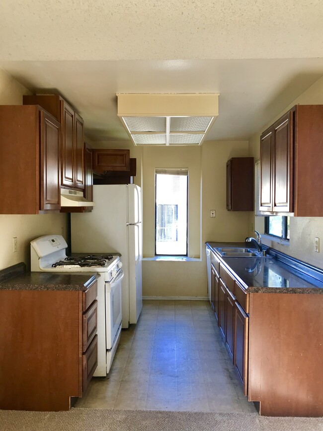 Building Photo - 8365 Westmore Rd
