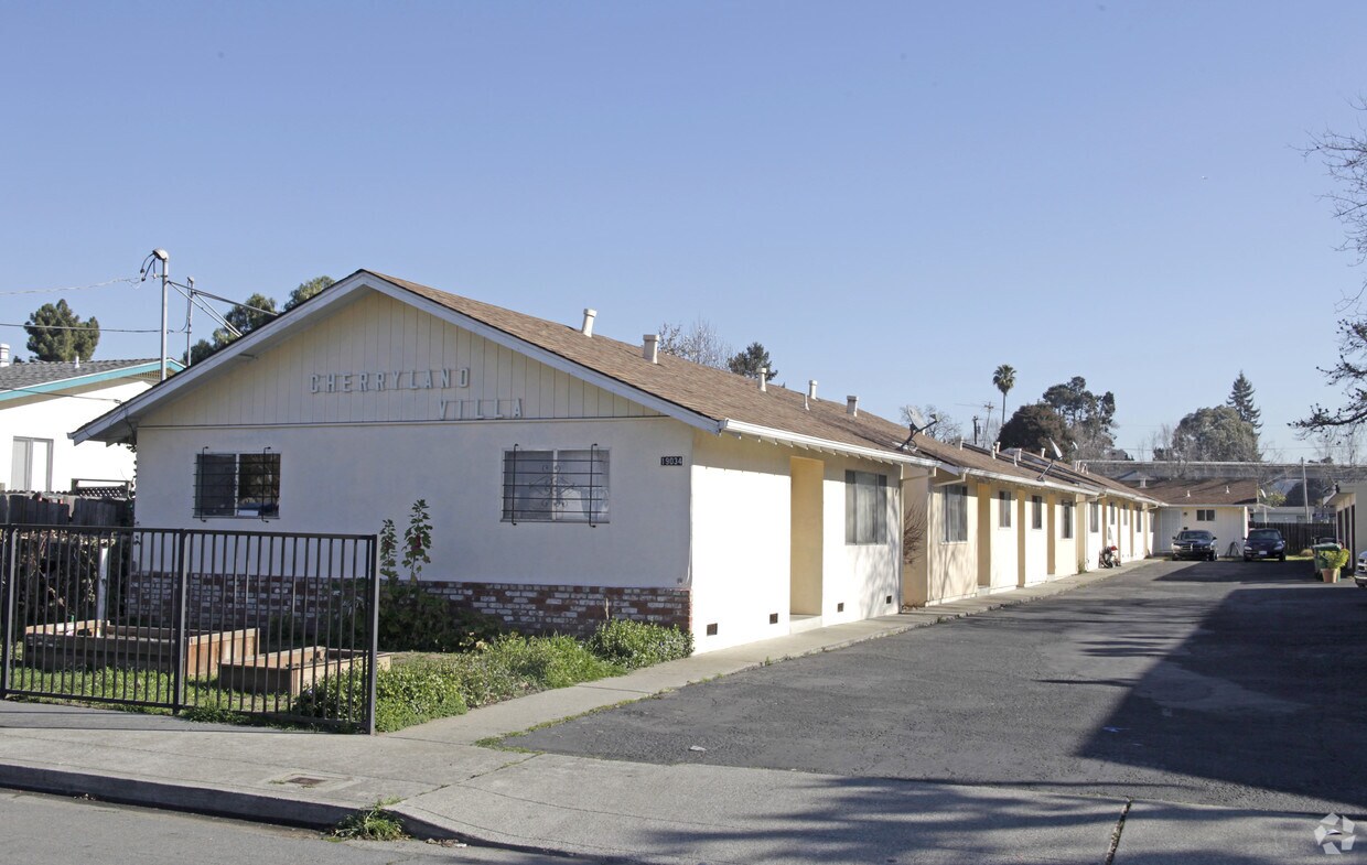 Primary Photo - Cherry Lane Villa
