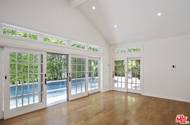 Foto del edificio - 530 Westmount Dr