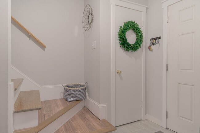 Building Photo - 303 Fairfax Road | 3 Bed Townhome | Availa...