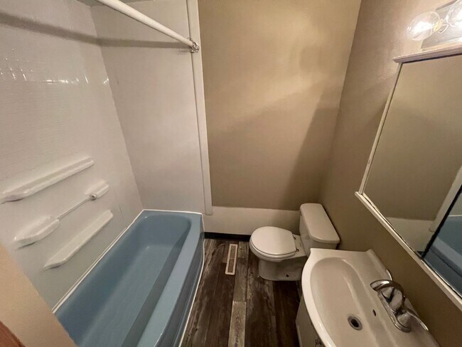 Foto del edificio - 706 2nd Ave NW