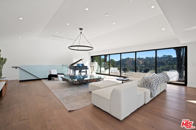 Foto del edificio - 8744 Skyline Dr