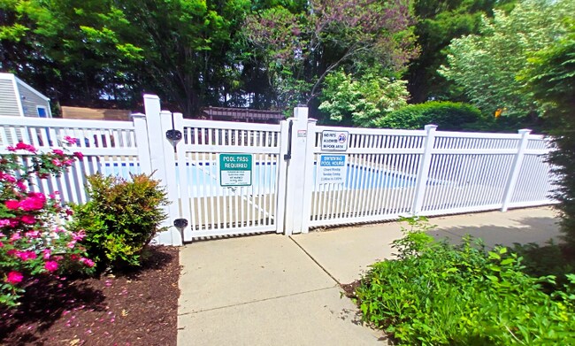 Building Photo - 600 Reusens Rd