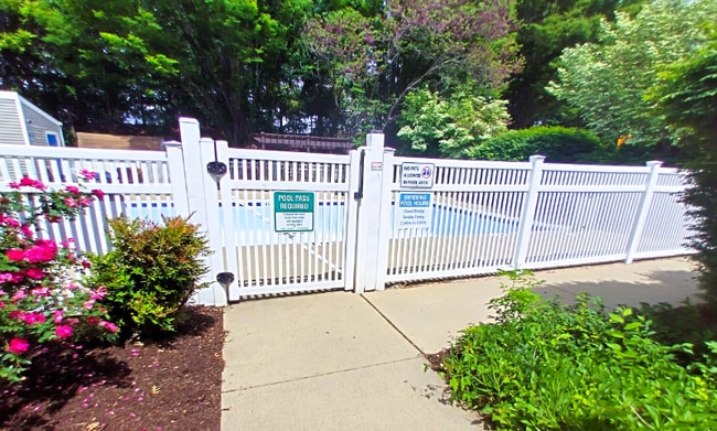 Foto del edificio - 600 Reusens Rd