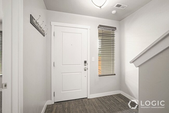 Building Photo - 1733 W 10 S