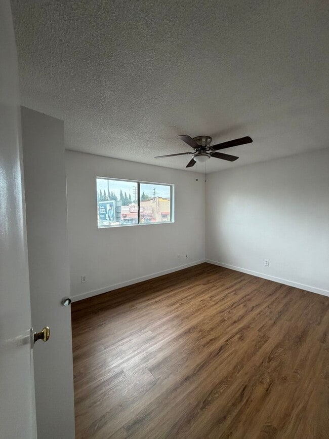 Foto del edificio - 3068 E Gage Ave