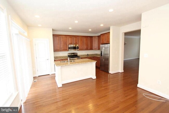 Foto del edificio - 8043 Reserve Way