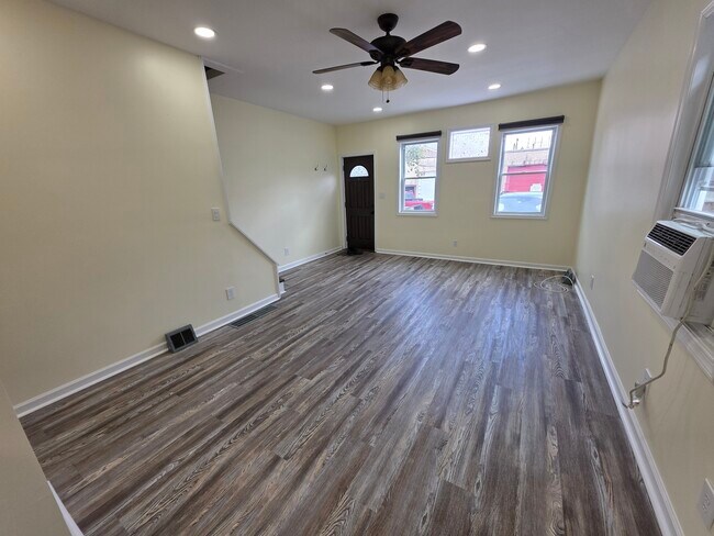 Foto del edificio - 2964 Salmon St