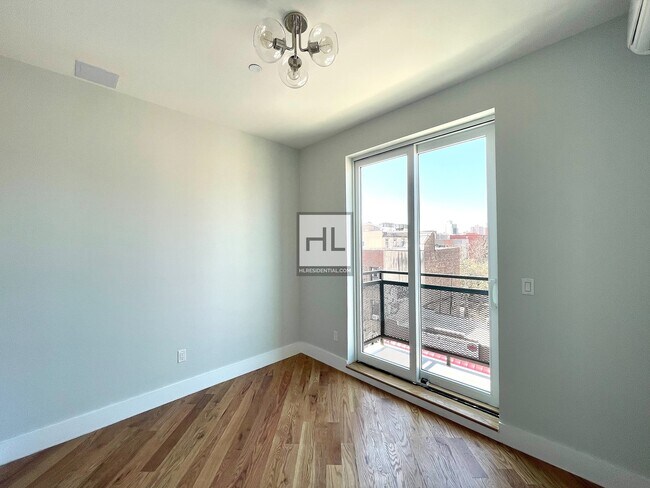 Building Photo - Stunning 3 Bed 3 Bath | Grand Street, Will...