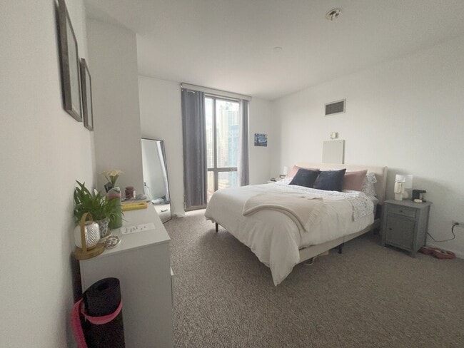 Building Photo - 635 N Dearborn St