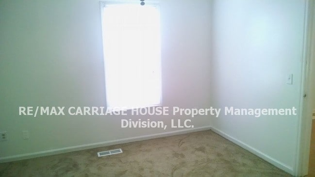 Building Photo - 416 Rayon Dr