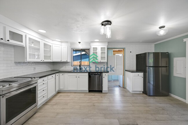 Foto del edificio - Charming 3-Bed, 2-Bath Remodeled Home in P...