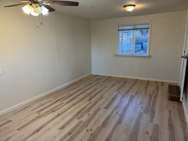 Building Photo - Lower Paradise One Bedroom Home Available Now