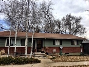 Building Photo - 622 E Myrtle St