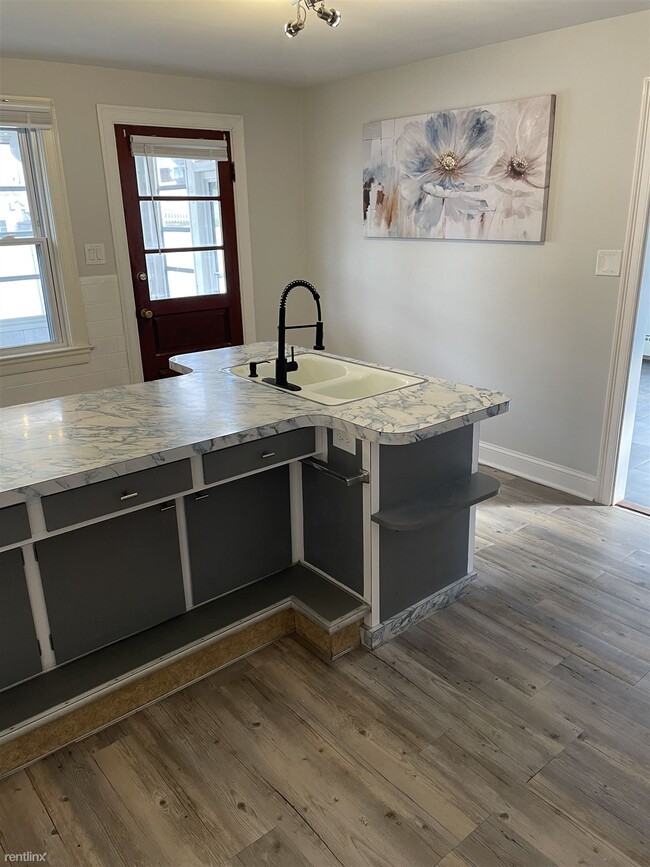 Building Photo - 3 br, 1.5 bath Duplex - 51 Westwood Road 1