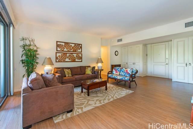 Building Photo - 4999 Kahala Ave