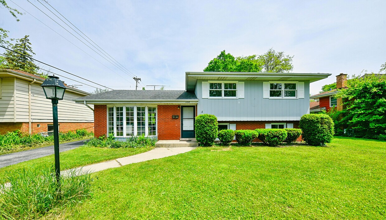 1208 Evergreen Rd, Homewood, IL 60430 House Rental in Homewood, IL